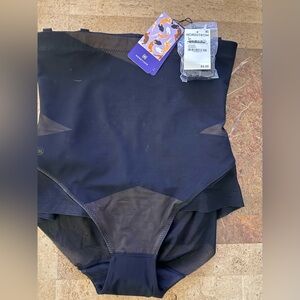 NWT Honeylove Midnight Shapewear Bodysuit

LOT C 4